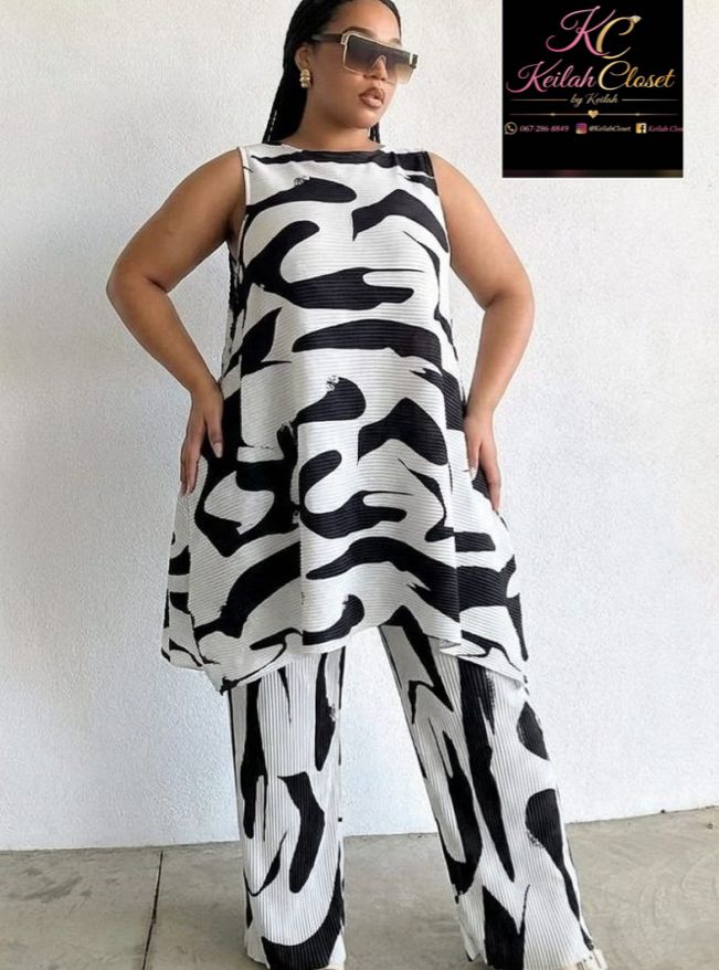 Monochrome two-piece